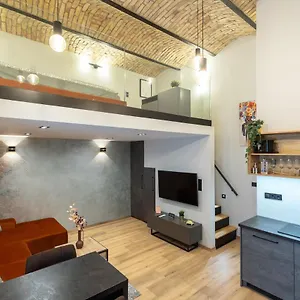  Apartment Parliament Dream Apartment!